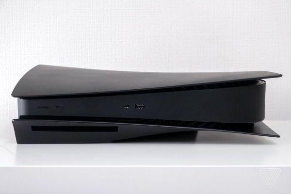 Sony costringe dBrand a ritirare dalla vendita le sue lastre nere per PS5